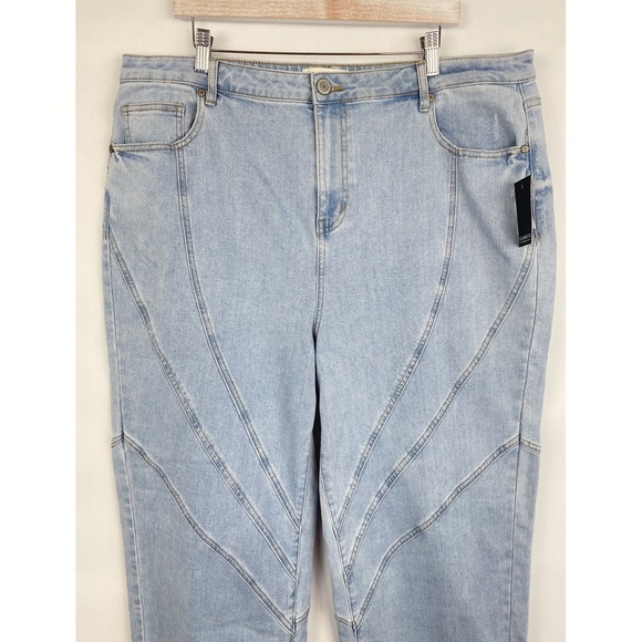 NWT Eloquii Plus Size Seam Detail Straight Leg Jeans, Light Wash - Size 20 - Picture 4 of 12